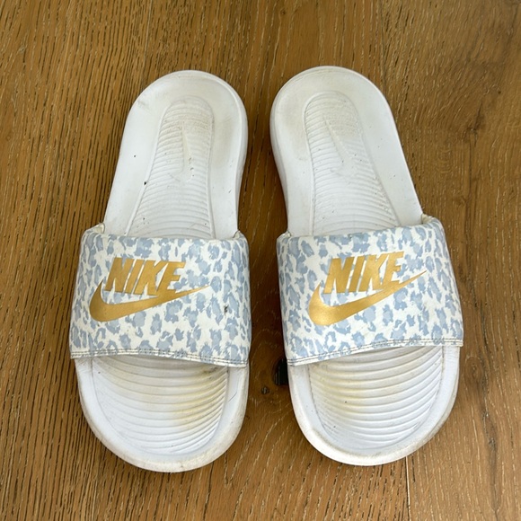 Women's Nike slide on sandals size 9 - Picture 2 of 2